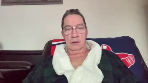 Snapshot of gwashere4u chatting on December 29, 1:17 pm gwashere4u online show from December 29, 1:17 pm