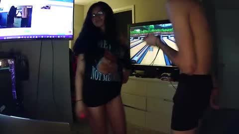 gwenandtwomen online show from April 15, 12:52 pm