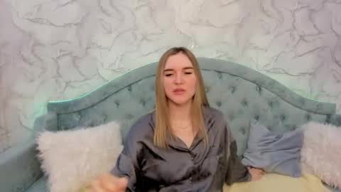 gwensmitt online show from May 27, 1:57 am