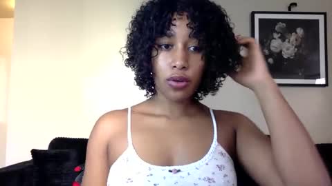 gyalxoxo online show from December 18, 3:40 pm