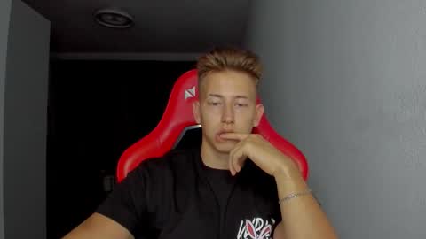 Oliver online show from November 23, 9:46 pm