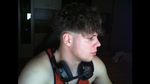 gymguy0505 online show from December 16, 11:00 pm