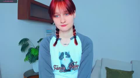 Kelly  Lilly online show from November 8, 6:55 pm