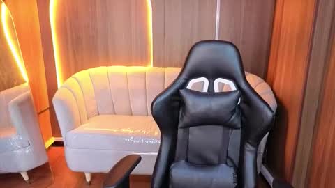 hadda_crazy_b online show from February 20, 6:26 am