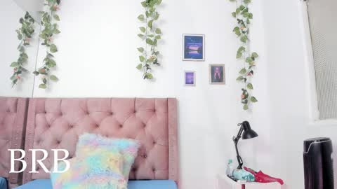 Hade online show from April 29, 6:02 pm