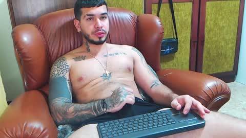 Snapshot of hades_carter chatting on December 7, 3:31 am Hades online show from December 7, 3:31 am