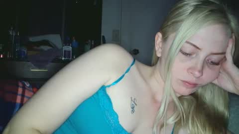 Hailey and d online show from October 30, 8:48 am