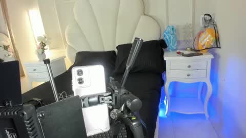 haileysans online show from April 16, 11:43 am