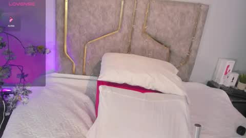 haileystonei online show from November 28, 11:28 am