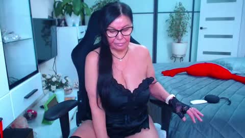 Monika online show from February 8, 8:42 am