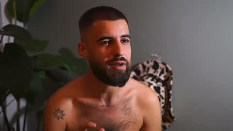Snapshot of hairyrobxxx chatting on September 20, 6:11 pm HairyRobXxX online show from September 20, 6:11 pm
