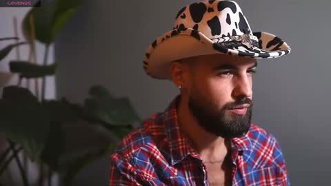 Snapshot of hairyrobxxx chatting on September 26, 7:00 pm HairyRobXxX online show from September 26, 7:00 pm