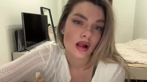 haley_rune online show from March 6, 4:49 pm