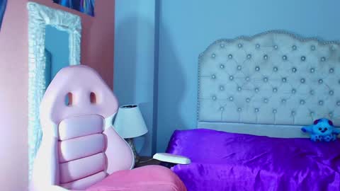 haleyreyes online show from December 5, 11:34 pm