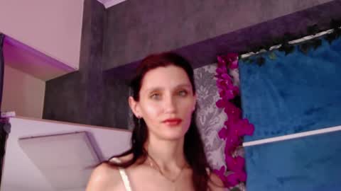 Halia online show from January 11, 8:04 pm