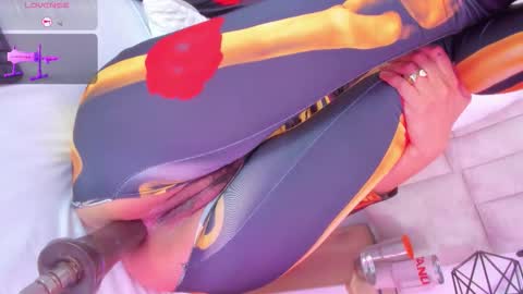 Halie  online show from November 1, 2:01 am