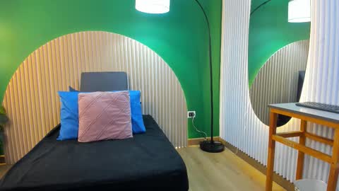 Halley Lorens online show from March 21, 12:10 pm