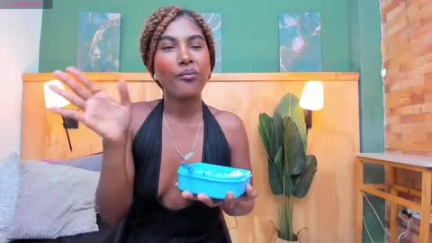 Halley Lorens online show from April 18, 7:07 pm