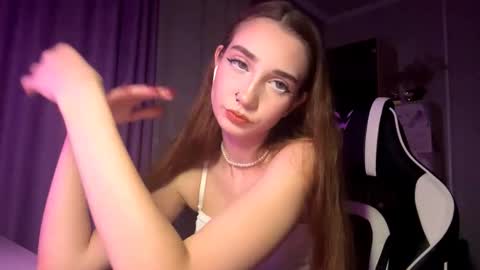 Holly online show from December 16, 7:20 pm