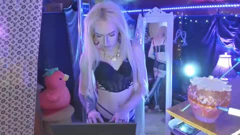 halovalentine online show from February 25, 1:52 am