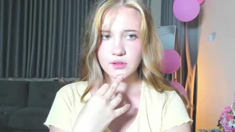 Snapshot of hanahwoods chatting on March 9, 7:05 pm hanahwoods online show from March 9, 7:05 pm