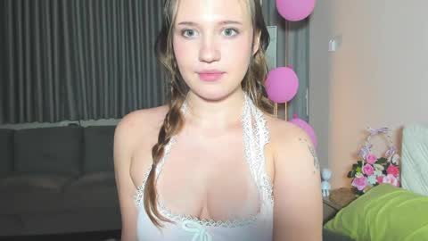 Snapshot of hanahwoods chatting on March 12, 9:13 pm hanahwoods online show from March 12, 9:13 pm