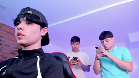 leonardfarrucknick and otis online show from April 8, 2:53 pm