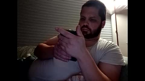 Snapshot of handsomedaddy198923 chatting on October 1, 7:29 am handsomedaddy198923 online show from October 1, 7:29 am