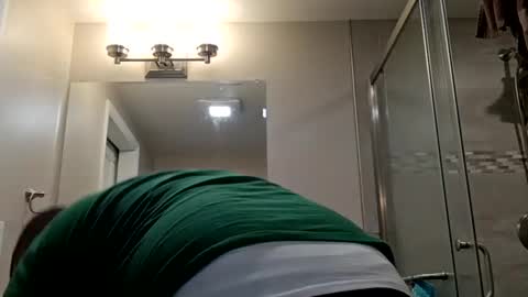 Handsomedaddy198923 online show from June 29, 5:34 pm