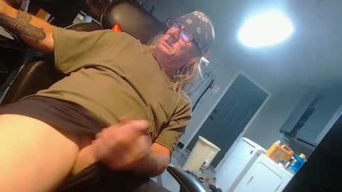Snapshot of handystud33 chatting on September 19, 2:10 pm handystud33 online show from September 19, 2:10 pm