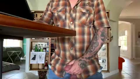 hangit0ut online show from July 31, 6:31 pm