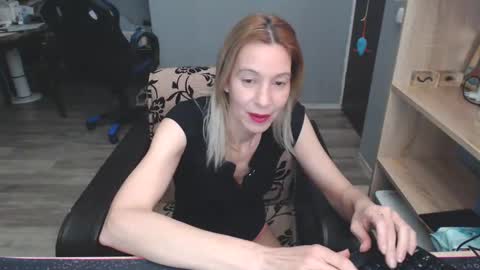 Snapshot of hanna_ha chatting on February 26, 7:53 pm hanna_ha online show from February 26, 7:53 pm