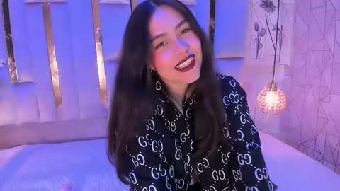  Hanna Collins  online show from December 16, 1:17 pm