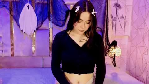  Hanna Collins  online show from October 18, 2:32 pm