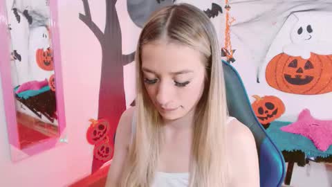 Hannah 027 online show from October 23, 11:12 am