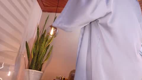 Hannah  online show from September 23, 1:10 am