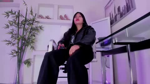 HANNAH HOWELL online show from January 19, 10:03 am