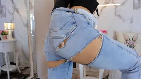 Hannahill69 online show from May 8, 5:24 am