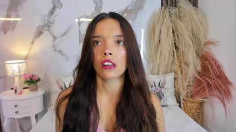 Hannahill69 online show from May 26, 5:13 am