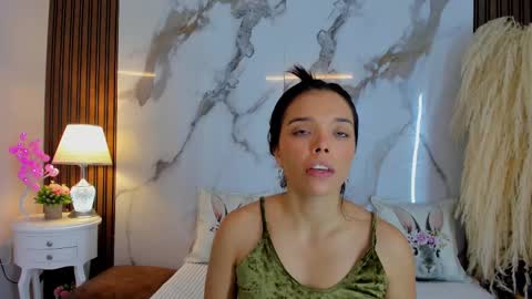 Snapshot of hannahill69 chatting on February 21, 4:29 am Hannahill69 online show from February 21, 4:29 am