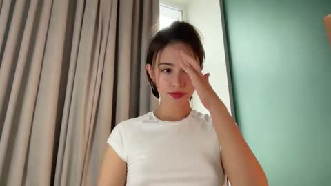 hannahinto online show from February 8, 12:30 pm