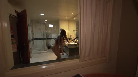 Hannah James online show from January 9, 5:23 am