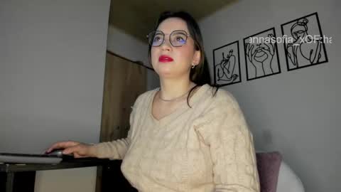 Snapshot of hannasofiax chatting on October 12, 3:04 pm hannasofia x Schedule 700 -1400GTM-5 online show from October 12, 3:04 pm
