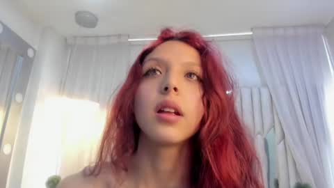 Snapshot of hanniesmile chatting on February 16, 2:21 pm Hanni online show from February 16, 2:21 pm
