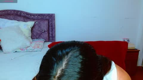 isabella   online show from May 16, 8:51 pm
