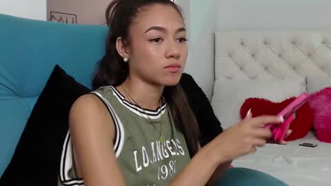 Snapshot of hantonella chatting on March 3, 2:49 pm Anto online show from March 3, 2:49 pm