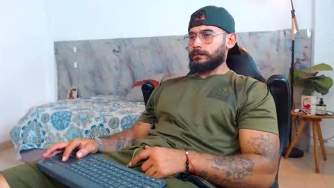 hanz_col online show from November 26, 2:31 am