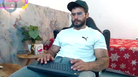 Snapshot of hanz_col chatting on October 13, 3:03 pm hanz_col online show from October 13, 3:03 pm