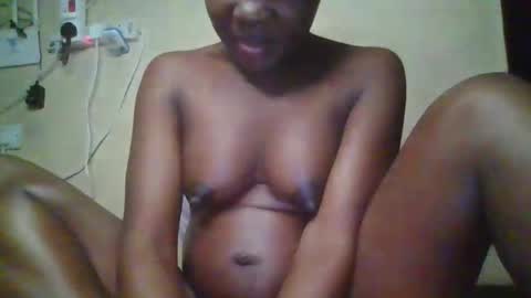 Snapshot of happy_dimple chatting on October 7, 10:44 am happy_dimple online show from October 7, 10:44 am