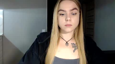 happy_fox_ online show from January 15, 9:51 pm